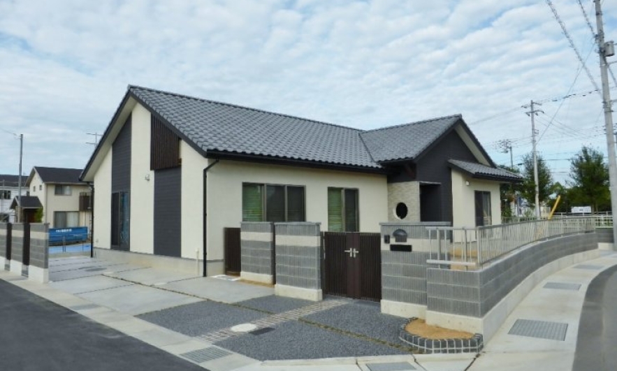 杉の香り立つ和モダンの平屋 新築物件一覧 恋する工務店 栗 家 くりや 香川県高松市にある工務店 自然素材を使った注文住宅やリフォーム 不動産売買を行っています 杉の香り立つ和モダンの平屋 新築物件一覧 恋する工務店 栗 家 くりや 香川県高松市にある工務店 自然素材を使った注文住宅やリフォーム 不動産売買を行っています