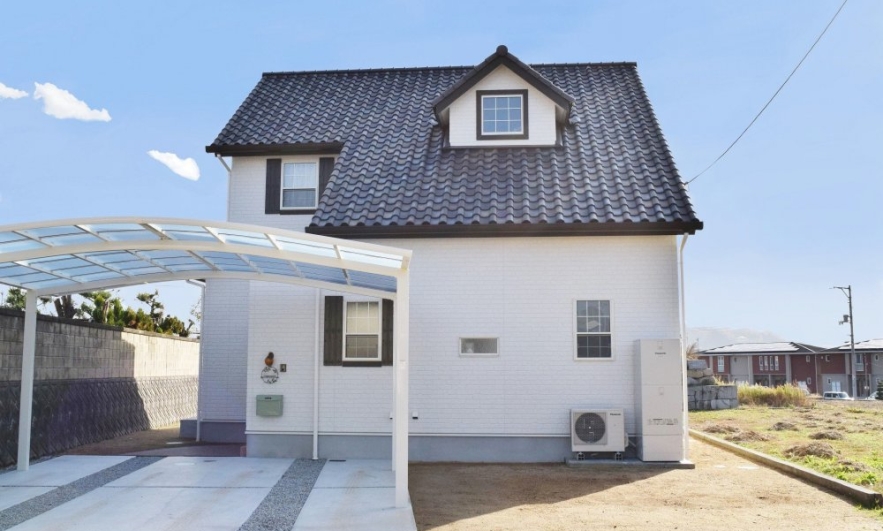 小高い立地に建つメルヘンチックな夢あふれる家 新築物件一覧 恋する工務店 栗 家 くりや 香川県高松市にある工務店 自然素材を使った注文住宅やリフォーム 不動産売買を行っています 小高い立地に建つメルヘンチックな夢あふれる家 新築物件一覧 恋する工務店 栗 家 くりや 香川県高松市にある工務店 自然素材を使った注文住宅やリフォーム 不動産売買を行っています