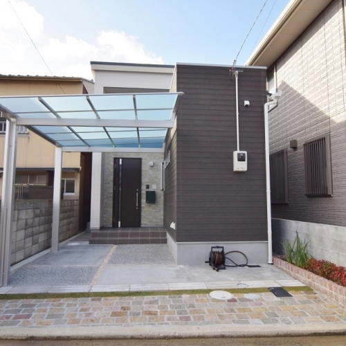 木の温もりを感じるシンプルコンパクトな平屋