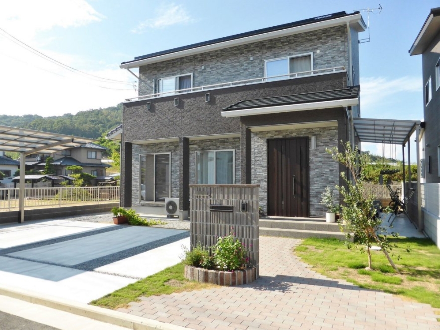 重厚な外観と自然素材にこだわったモダンの家 新築物件一覧 恋する工務店 栗 家 くりや 香川県高松市にある工務店 自然素材を使った注文住宅やリフォーム 不動産売買を行っています 重厚な外観と自然素材にこだわったモダンの家 新築物件一覧 恋する工務店 栗 家 くりや 香川県高松市にある工務店 自然素材を使った注文住宅やリフォーム 不動産売買を行っています