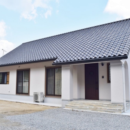 素材にこだわったヴィンテージプロヴァンス風の平屋