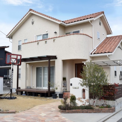 優しい質感と曲線美に酔いしれるプロヴァンス風の家