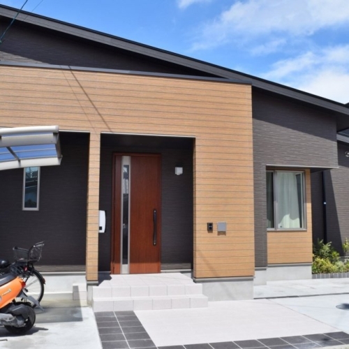 暮らしを彩るシンプルな平屋