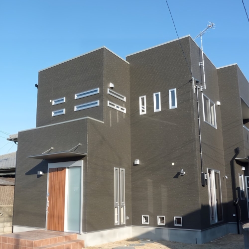 家族の優しさを感じるモダンスタイルの家