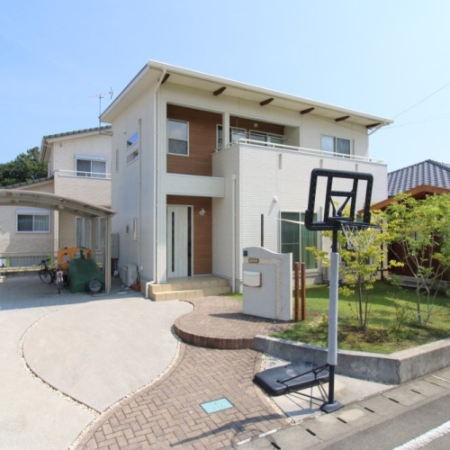 木の温もりを体感するナチュラルモダンの家