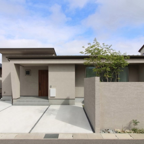 洗練された美と居心地の良さを両立した平屋