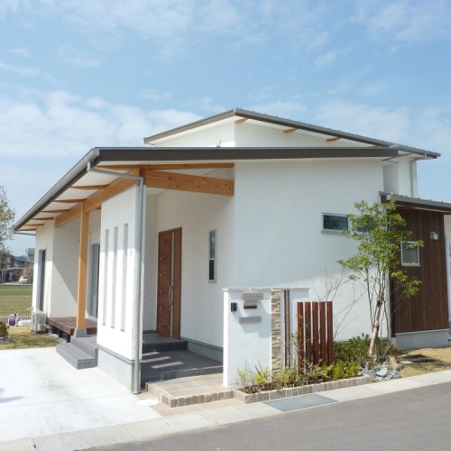 光と風、木の香りに癒されるナチュラルモダンの家